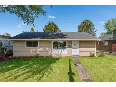 Home at 1811 15th Ave, Longview, Wa 98632