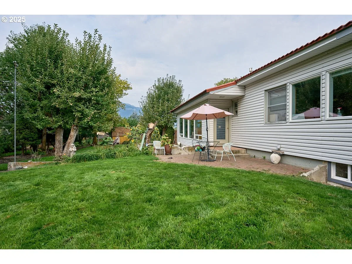 100 W 10th St, Joseph, OR 97846 — photograph 14