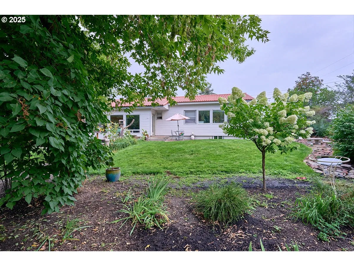 100 W 10th St, Joseph, OR 97846 — photograph 15