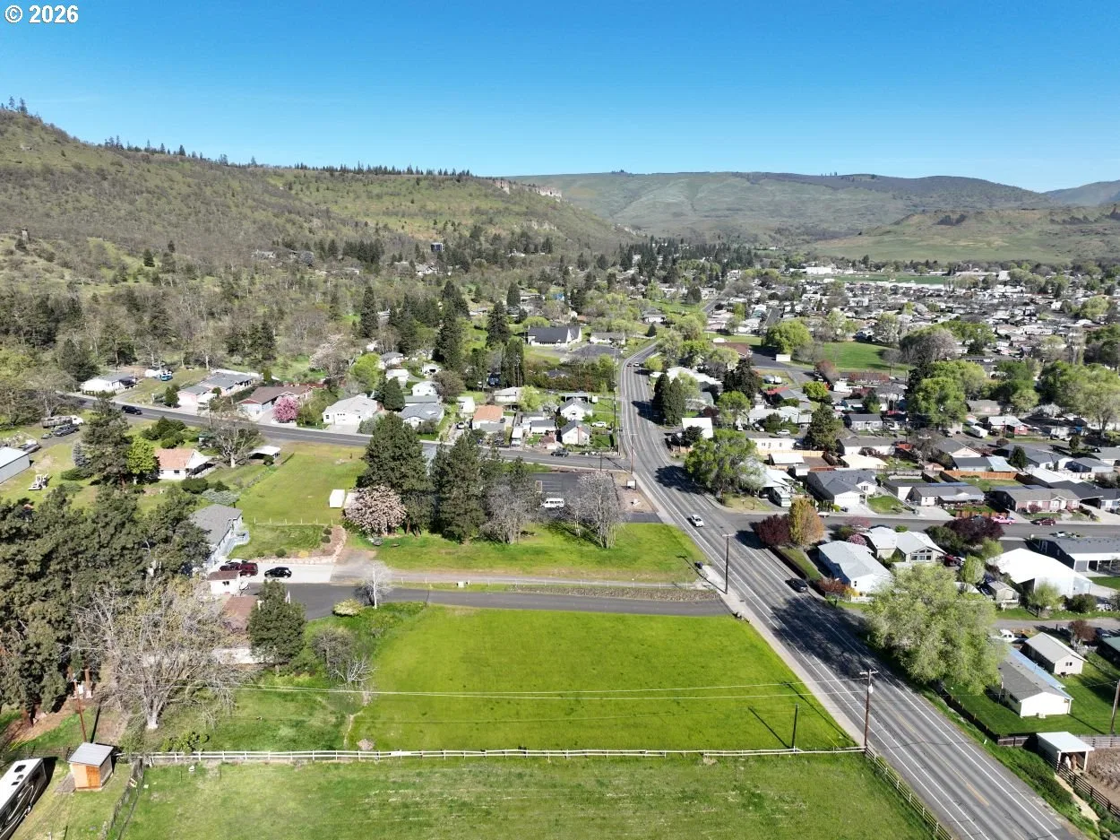 W 10th St, The Dalles, OR 97058 — photograph 6