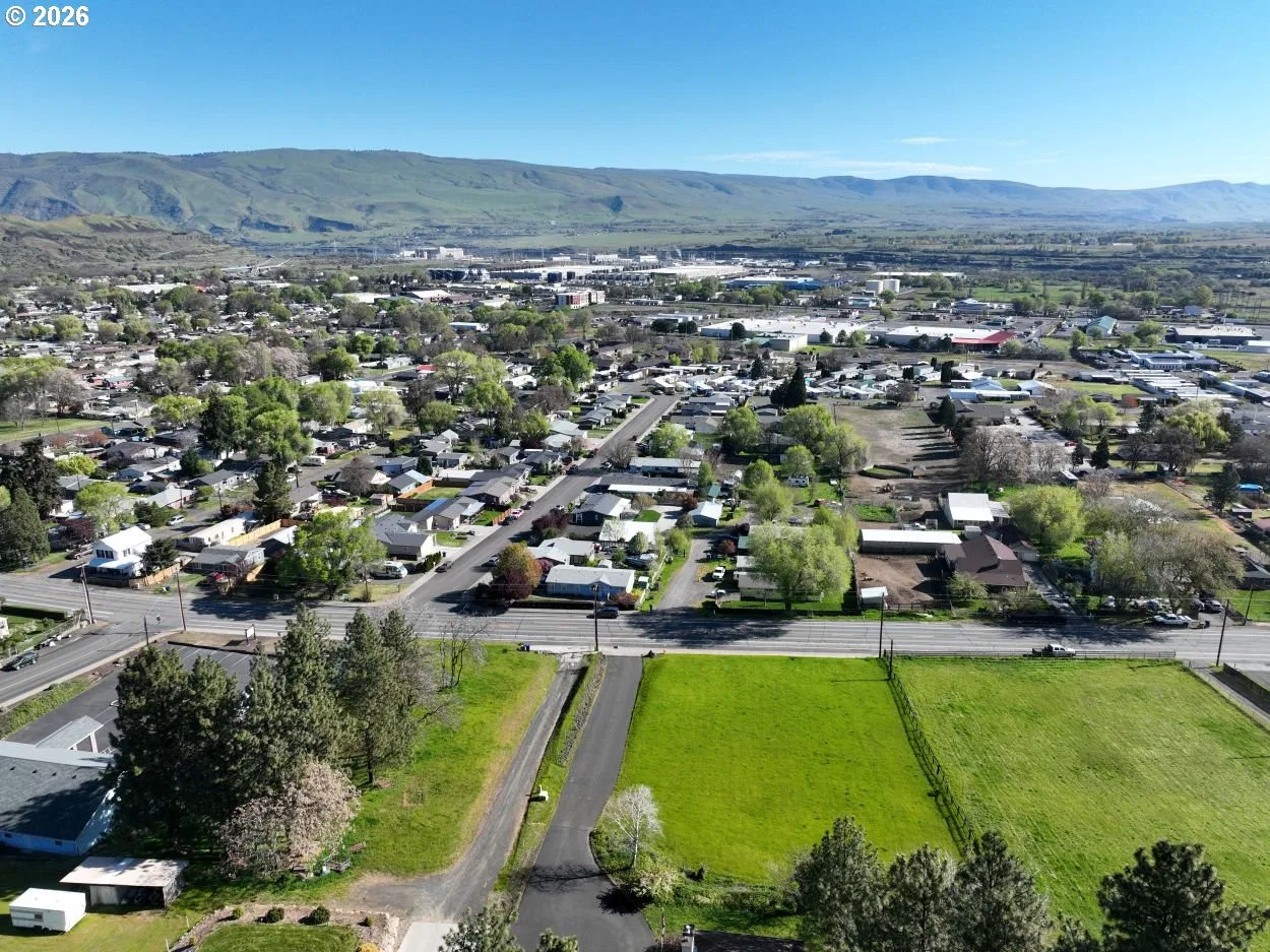W 10th St, The Dalles, OR 97058 — photograph 9