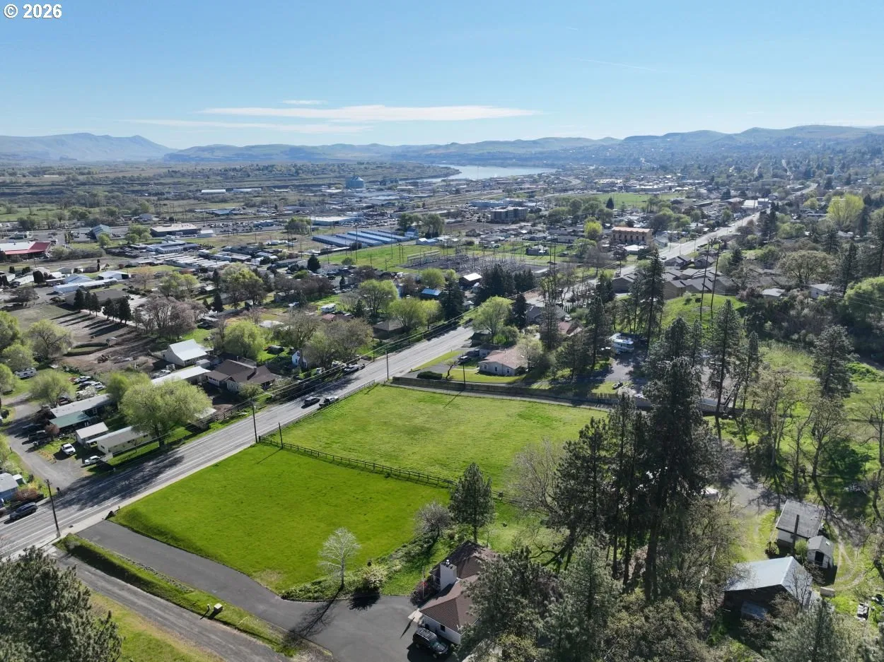 W 10th St, The Dalles, OR 97058 — photograph 11