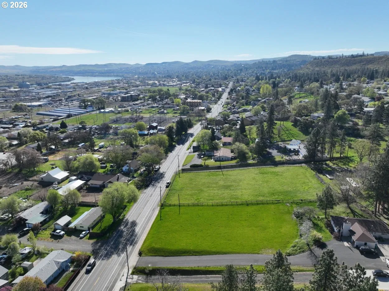W 10th St, The Dalles, OR 97058 — photograph 13