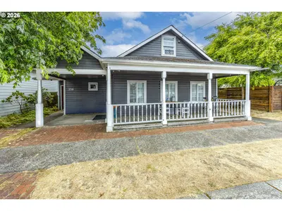 Home at 239 Maple St, Florence, OR 97439