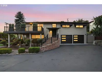 Home at 6200 SE Riverside Dr, Vancouver, Wa 98661