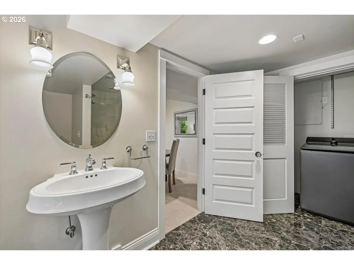 2352 SW Market Street Dr, Portland, OR 97201 — photograph 38