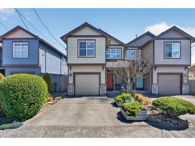Home at 1061 S Columbia St, Seaside, OR 97138