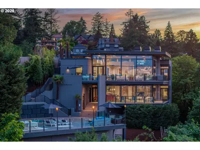 Home at 1551 SW Upper Hall St, Portland, OR 97201