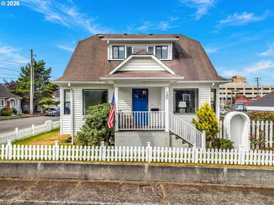 Home at 380 S Edgewood St, Seaside, OR 97138