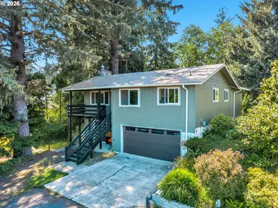 Home at 343 Cumberland St, Astoria, OR 97103 (Pending)