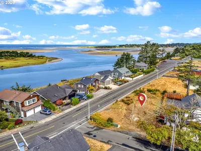 Land at 750 17th Ave, Seaside, OR 97138