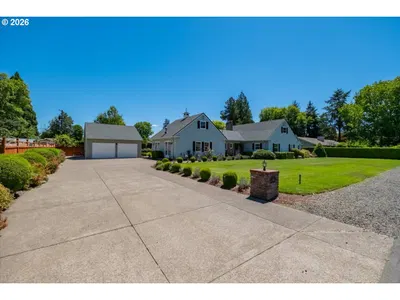 Home at 2715 Park Ter, Albany, OR 97321