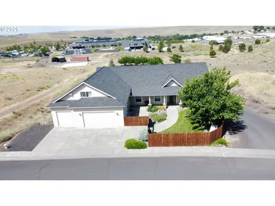 Home at 1745 SW 24th St, Pendleton, OR 97801
