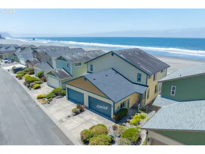 Home at 29018 Vizcaino Ct, Gold Beach, OR 97444