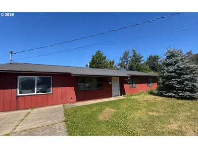 Home at 455 Rugh Ln, Lakeside, OR 97449