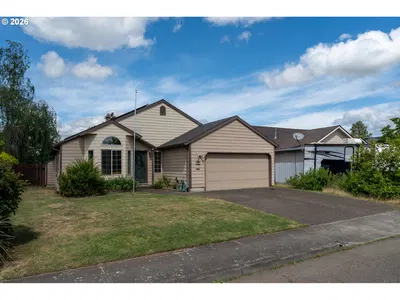 Home at 512 Pegasus Ct, Molalla, OR 97038