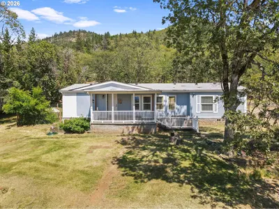 Home at 235 Dearing Way, Grants Pass, OR 97527