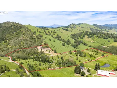 Home at 639 Cattle Dr, Roseburg, OR 97470