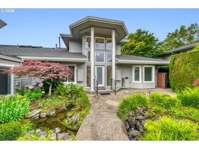 Home at 8220 SW Fairway Dr, Wilsonville, OR 97070