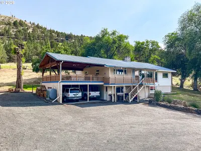 Home at 600 SE 2nd Ave, John Day, OR 97845