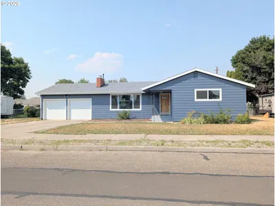 Home at 1050 Park St, Baker City, OR 97814