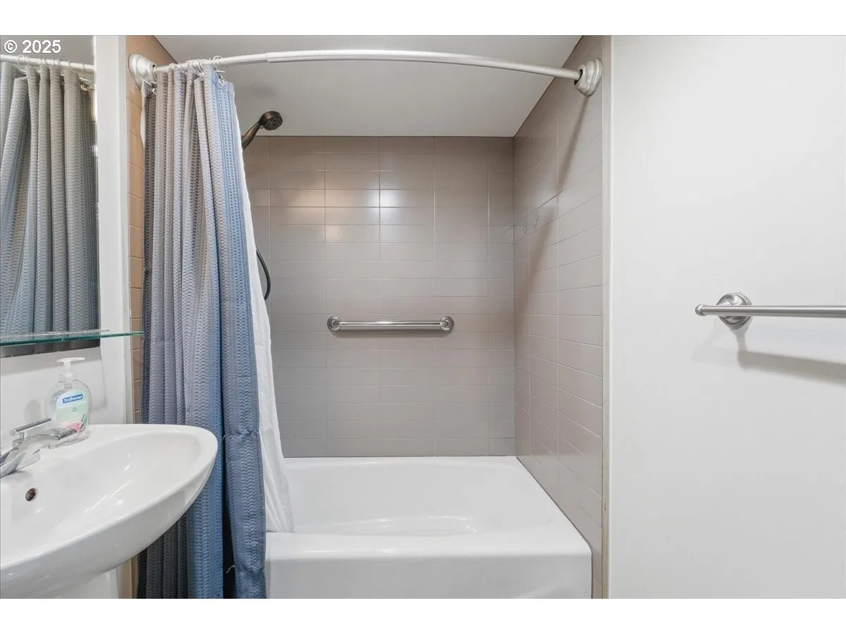 255 SW Harrison St 1b, Portland, OR 97201 — photograph 22