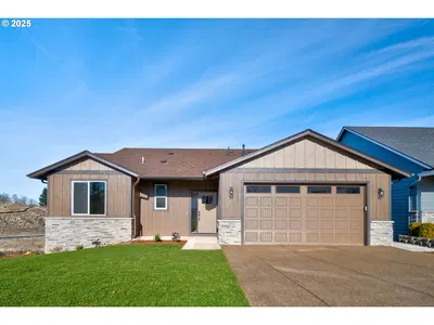 Home at 1231 Thunderbird Ave S, Salem, OR 97306