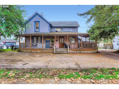 Home at 845 SW Blaine St, McMinnville, OR 97128 (Pending)