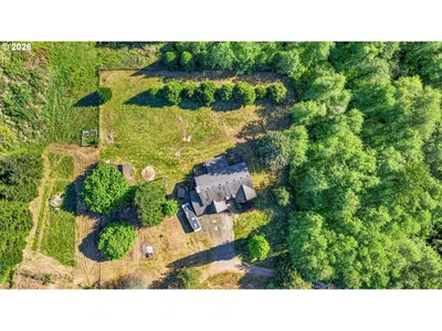 Home at 73028 Puckett Ln, Rainier, OR 97048