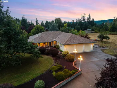 Home at 39141 Easton Ln, Springfield, OR 97478