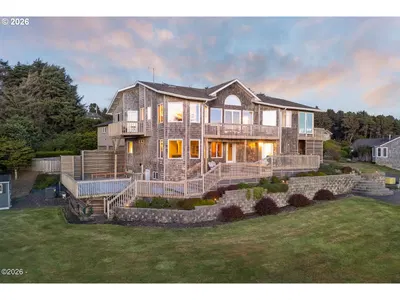 Home at 1903 NE Spindrift Ct, Lincoln City, OR 97367