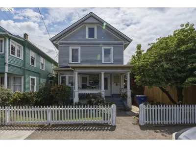 Home at 308 High St, Oregon City, OR 97045