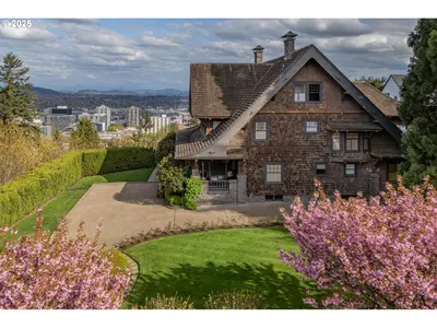 Home at 1960 SW 16th Ave, Portland, OR 97201