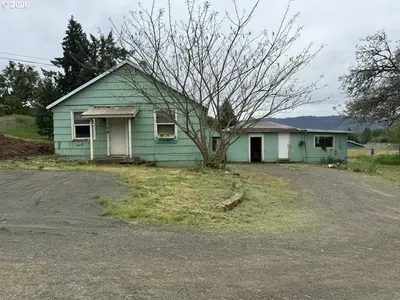 Land at 1420 NW Grove St, Roseburg, OR 97471