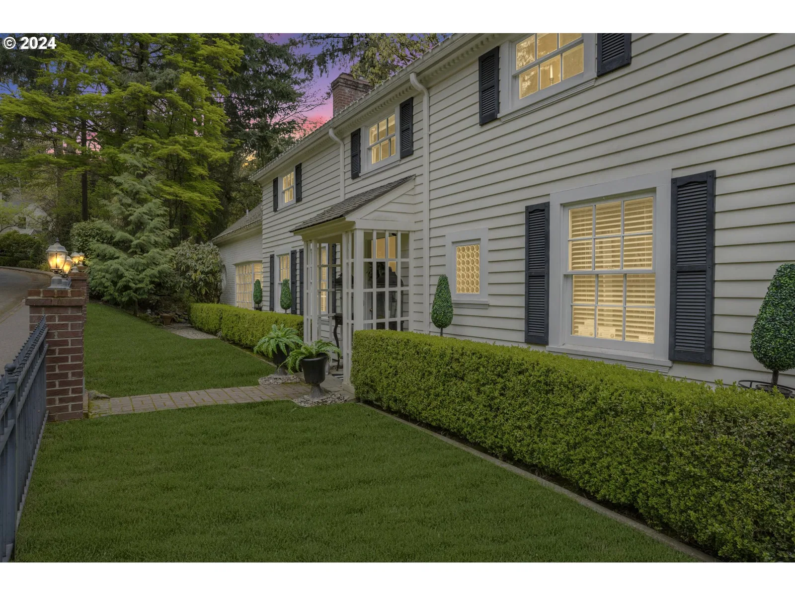 2271 SW Montgomery Dr, Portland, OR 97201 — photograph 15