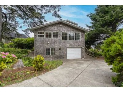 Home at 647 Pacific View Dr, Yachats, OR 97498