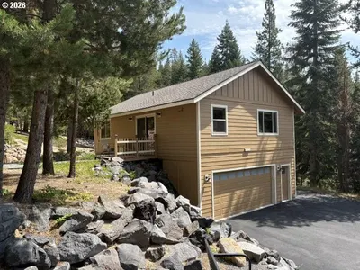 Home at 141239 Red Cone Dr, Crescent Lake, OR 97733