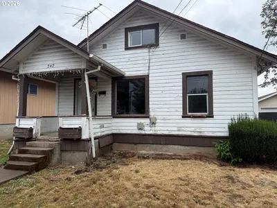 Home at 242 S 16th St, St. Helens, OR 97051