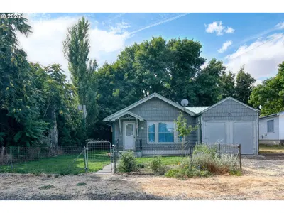 Home at 112 SW 2nd St, Pilot Rock, OR 97868