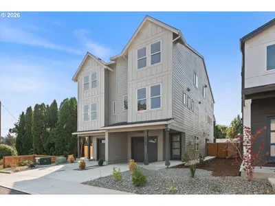 Home at 13144 Seasons Ln, Oregon City, OR 97045