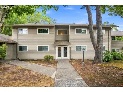 Condominium at 11353 SW Springwood Dr, Portland, OR 97223