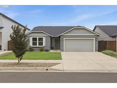 Home at 5320 Squirrel St, Springfield, OR 97478
