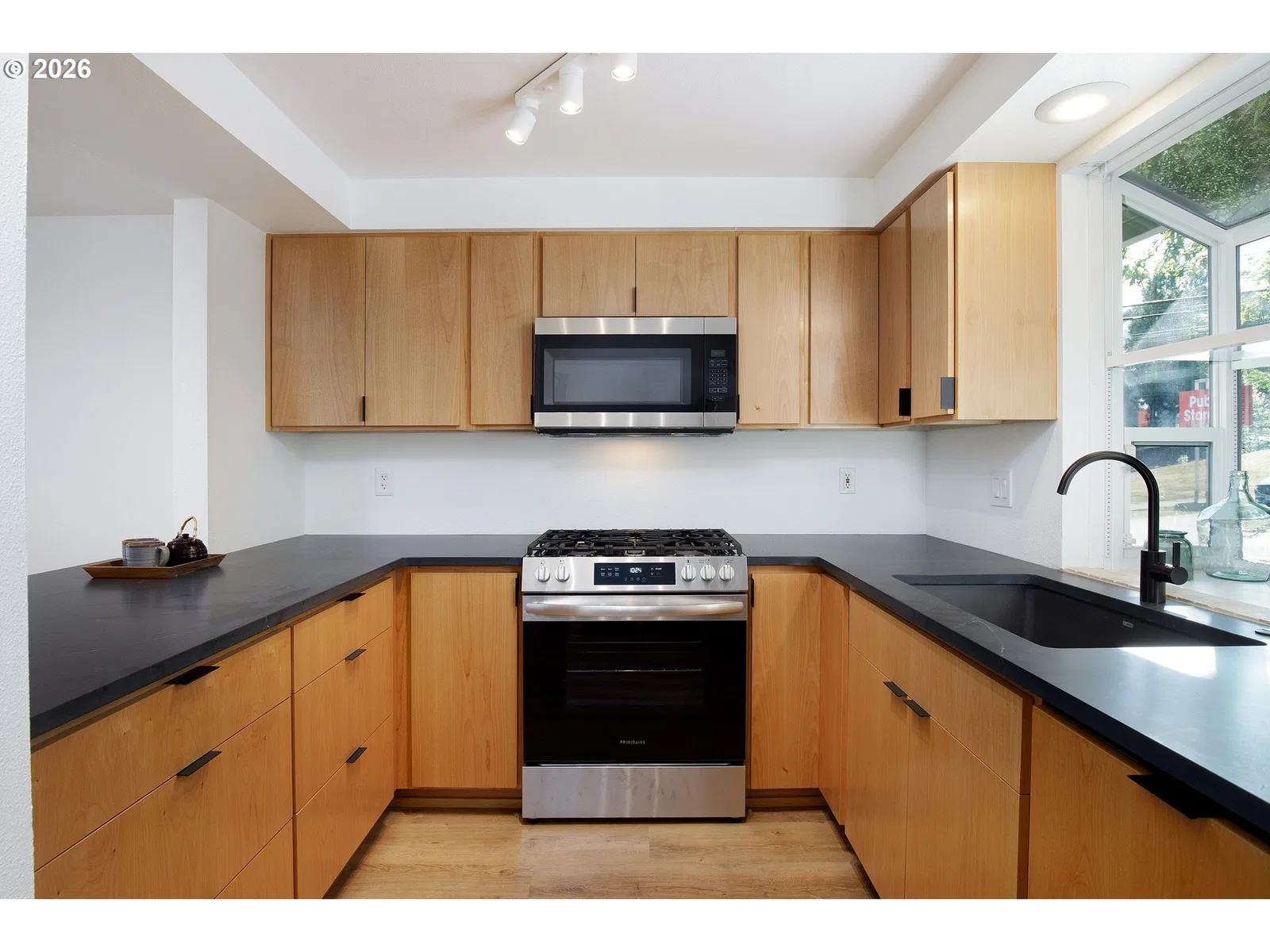 11990 SW Corby Dr 2, Portland, OR 97225 — photograph 8
