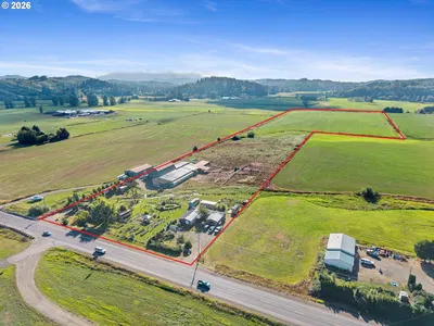 Home at 4930 Highway 101 S, Tillamook, OR 97141