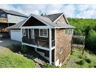 Home at 2133 Middle Fork Cir, Seaside, OR 97138
