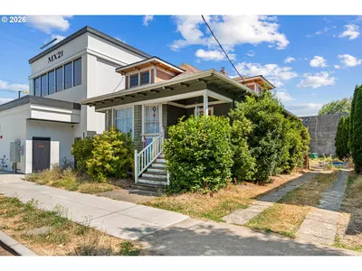 Home at 2514 SE 21st Ave, Portland, OR 97202 (Pending)