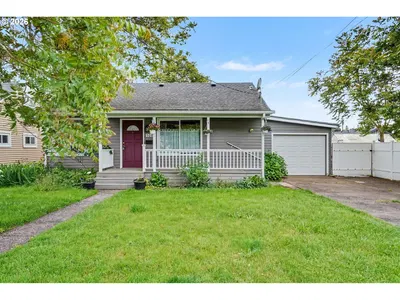 Home at 508 S 2nd St, Silverton, OR 97381