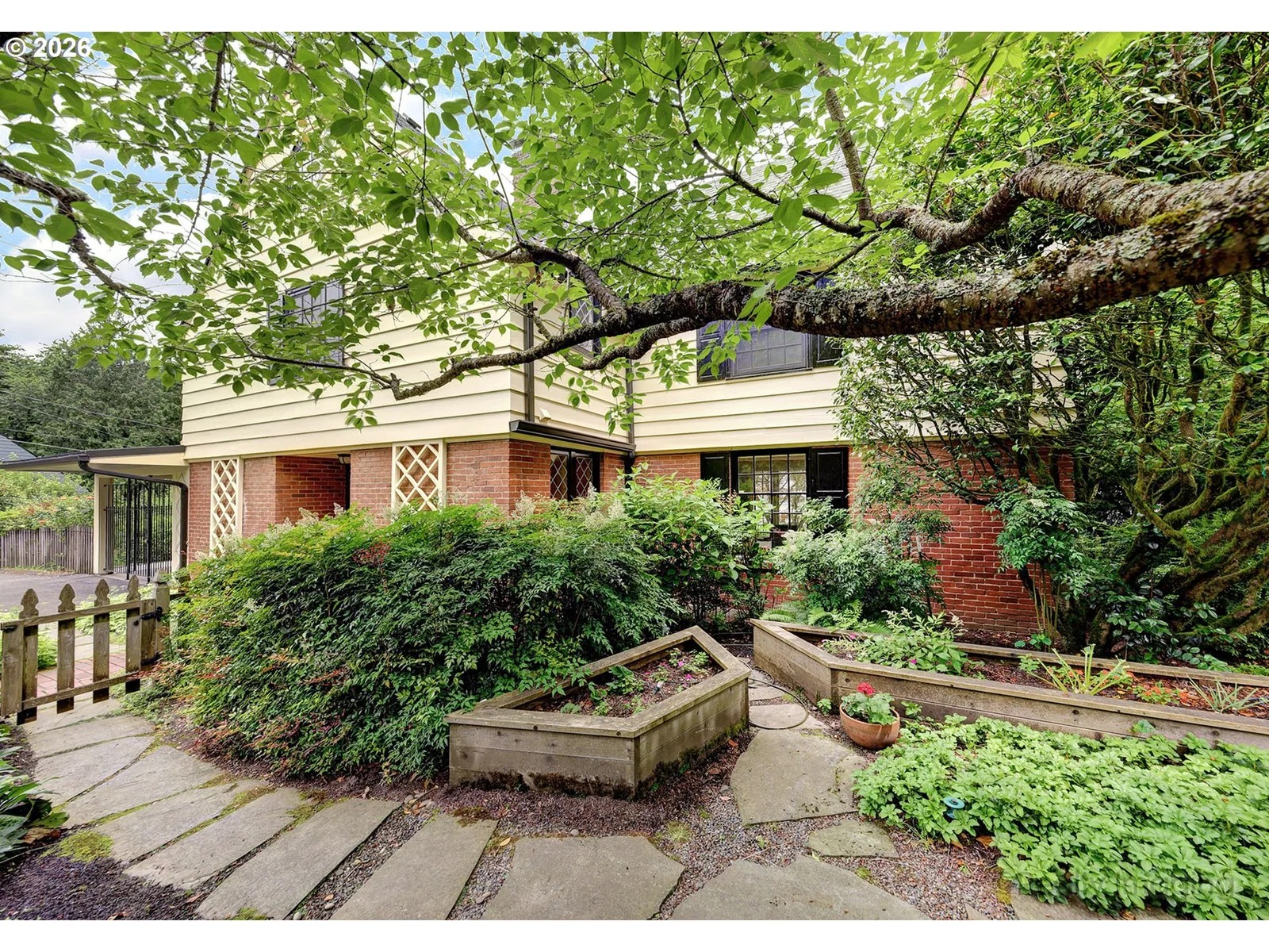 1975 SW Edgewood Rd, Portland, OR 97201 — photograph 37