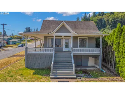 Home at 406 W C St, Rainier, OR 97048