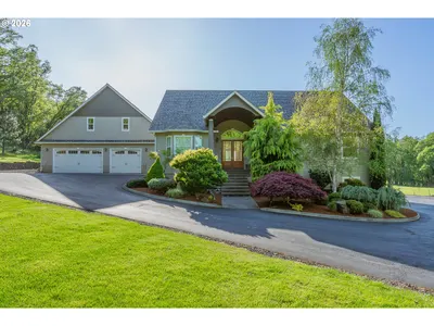 Home at 2700 Melrose Rd, Roseburg, OR 97471 (Pending)